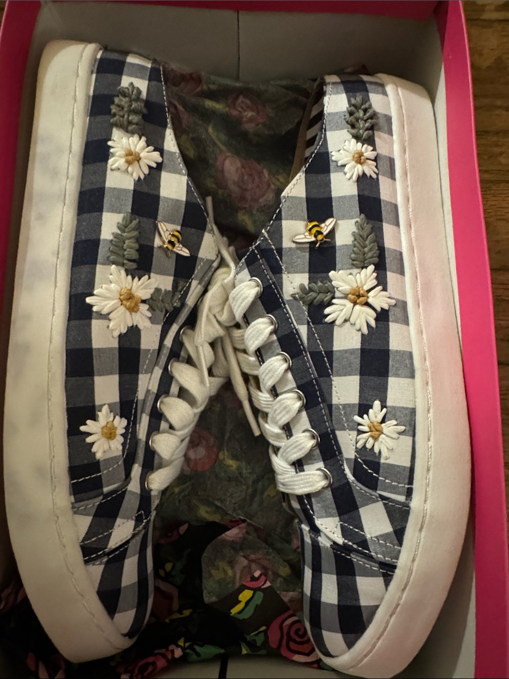 Betsey Johnson Blue Gingham Daisy Sneakers - size 9 - Picture 4 of 11